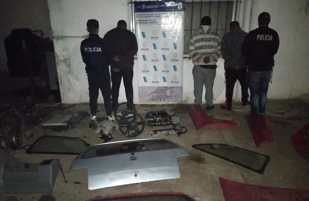 Tres aprehendidos y secuestro de autopartes en Bosques