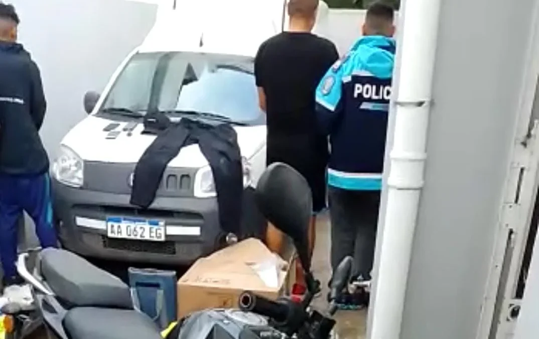 Dos detenidos por robo a Mercado Libre