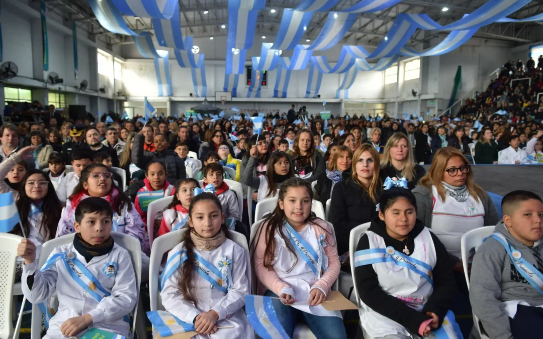 Estudiantes varelenses realizaron su promesa a la Bandera