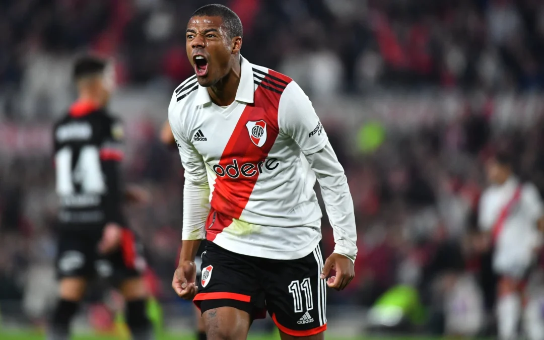 En el día del debut del “Diablito” Echeverri, River venció a Instituto y se acerca al título