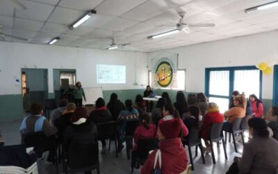 Master Class de kokedamas en el Centro Integrador Comunitario El Rocío