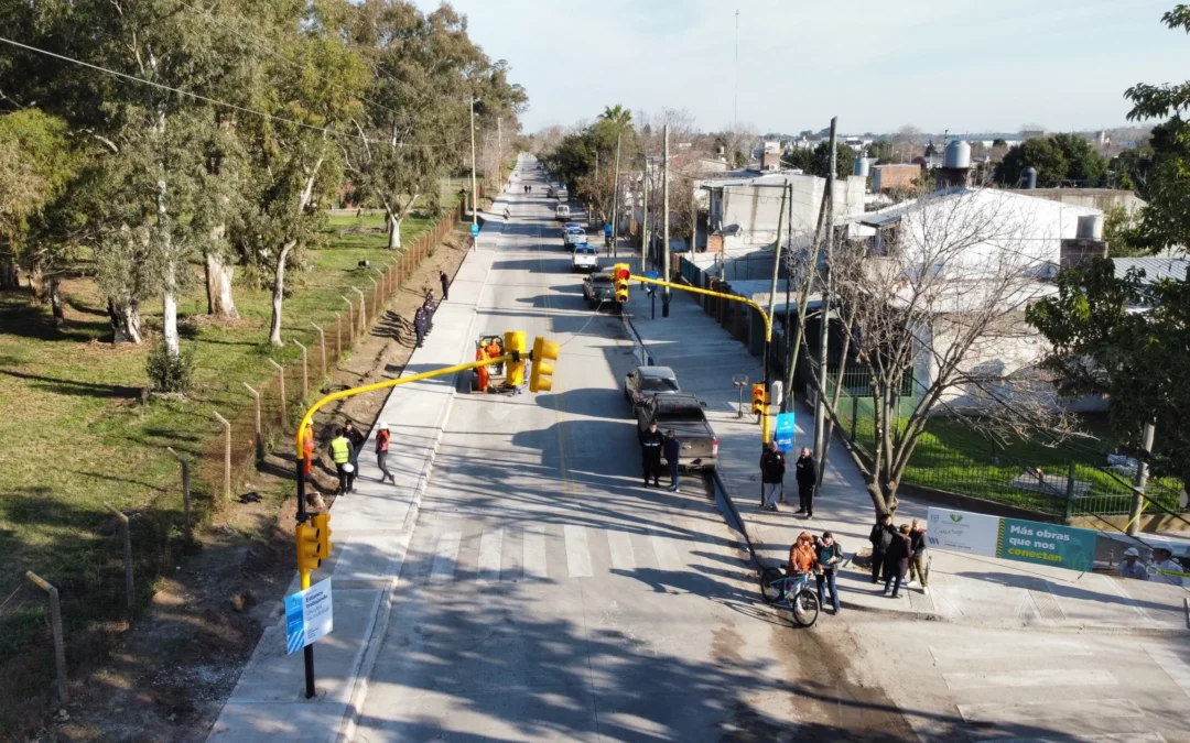 Andrés Watson y Gabriel Katopodis inauguraron la el  último tramo del pavimento de la calle Juana Azurduy
