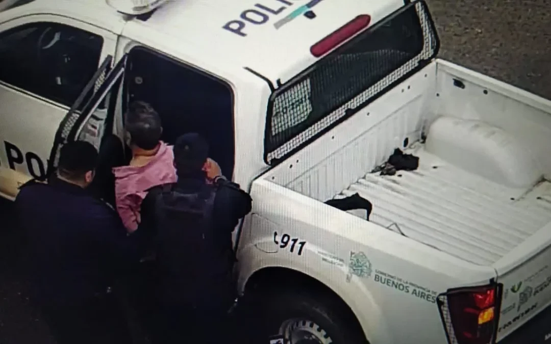 Aprehendieron a un sujeto por atacar a efectivos