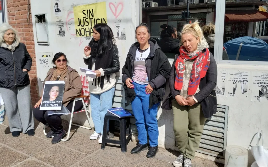 Familiares de Lautaro Morello acamparon en los Tribunales de Quilmes para entregarle  una carta a la Presidenta de la Suprema Corte