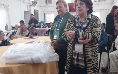 Tejedoras y costureras confeccionaron prendas para el Hogar de Ancianos Dr. Salvador Sallarés