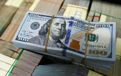 El Gobierno elevó el valor del dólar oficial a $365,50 y el blue se disparó a $670