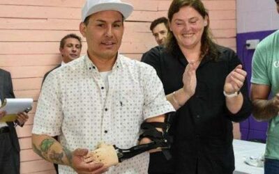 En una cárcel de Varela elaboraron una prótesis  para un brazo en 3D en beneficio de un mecánico