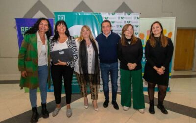 Entrega de tablets a Promotores Territoriales de Género y Diversidad a Nivel Comunitario