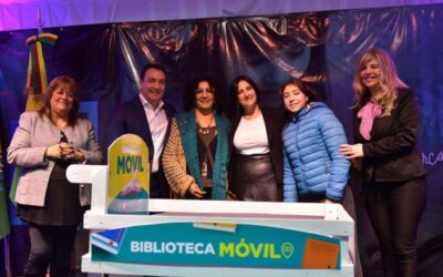 Exitosa jornada en la Feria del Libro varelense  con los artistas Osvaldo Laport y Victoria Onetto