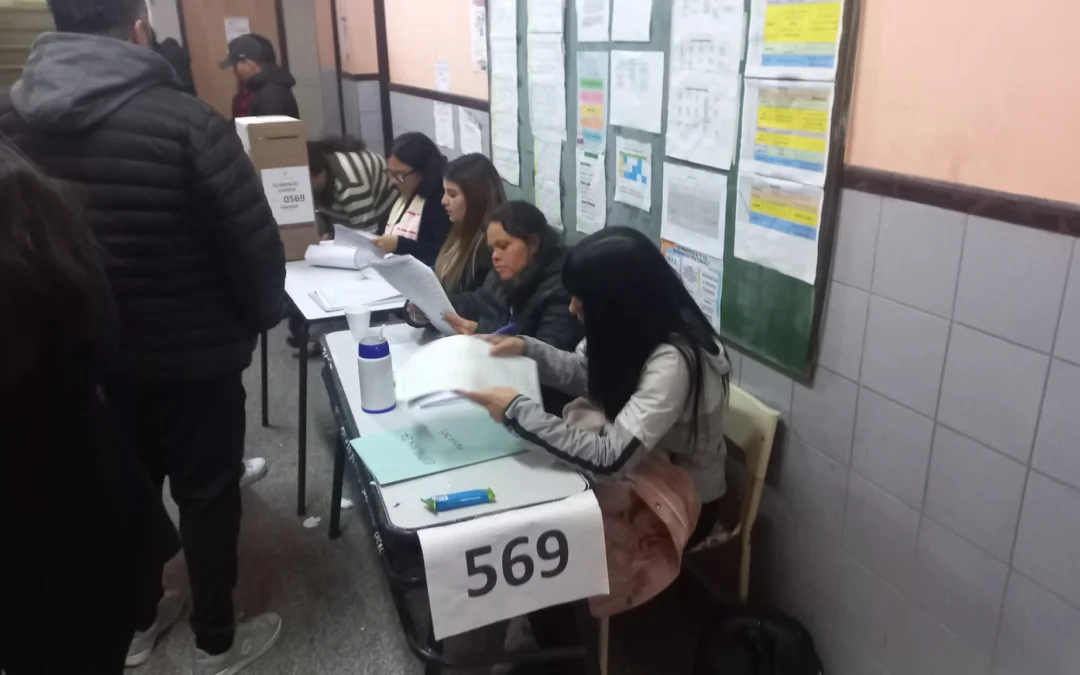 “¡Atención!: Se fugaron de  la política y son peligrosos”