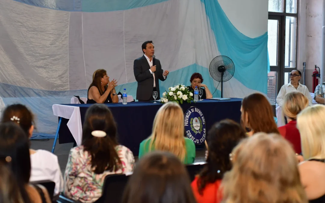 Andrés Watson tomó juramento a los consejeros escolares electos