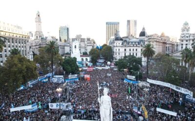 Milei sufrió la marcha de protesta  más grande de la última década
