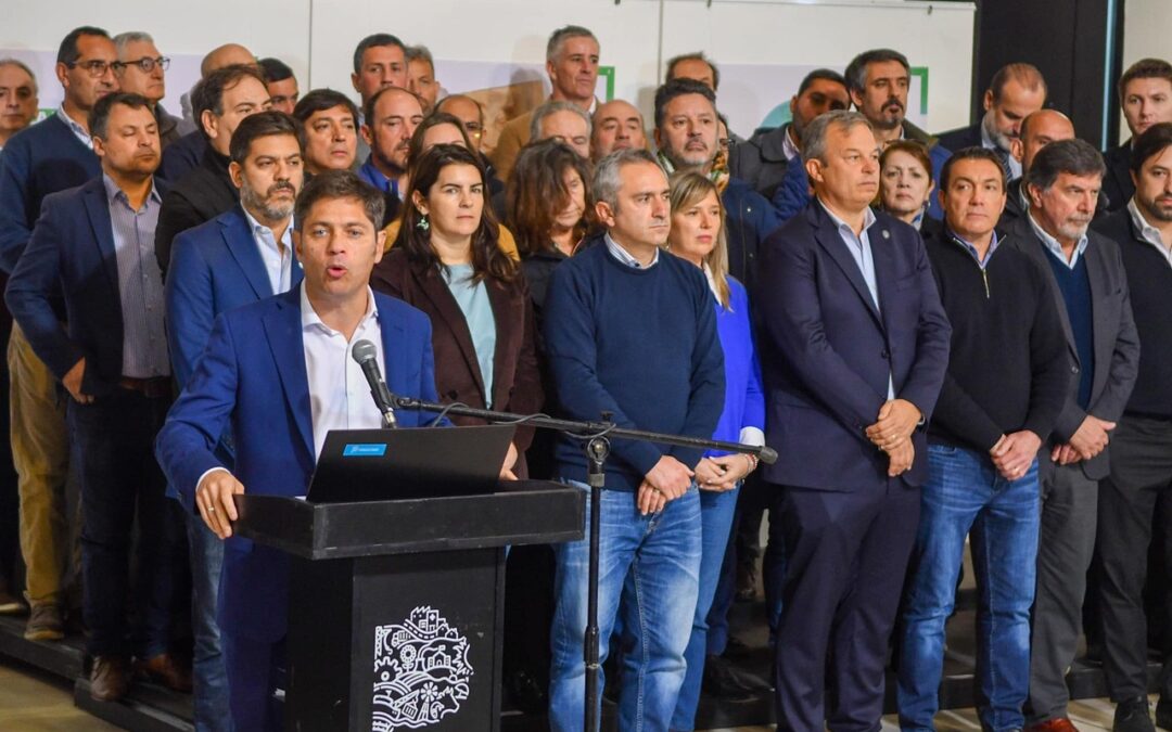 Con fuerte respaldo de intendentes, Axel Kicillof  reclamó a Javier Milei por «el robo» a la Provincia