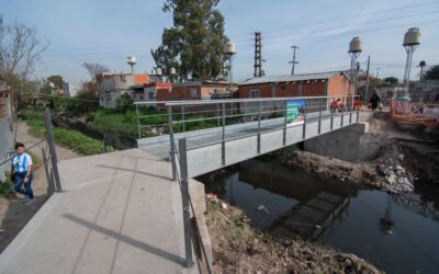 Últimas tareas en la construcción  del puente peatonal en El Molino