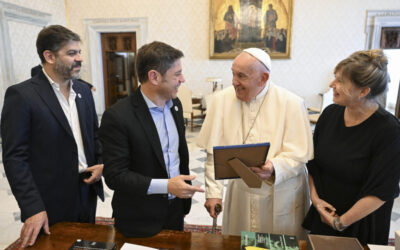 Kicillof se reunió con el Papa en el Vaticano:   «Conoce en detalle la situación social Argentina»