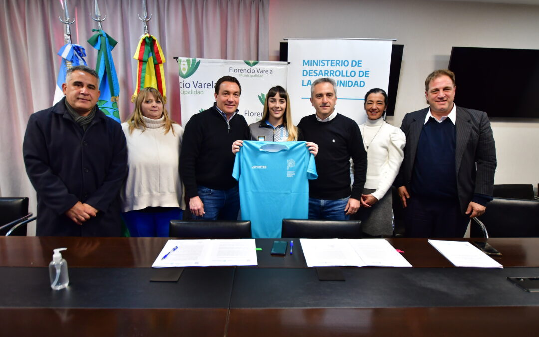 Larroque y Watson firmaron convenios  para el desarrollo de la niñez y el deporte