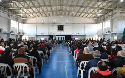 Andrés Watson y Andrés Larroque entregaron escrituras de viviendas a 426 familias varelenses