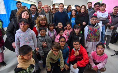 Alumnos de la Primaria Nº44 recibieron anteojos gratuitos