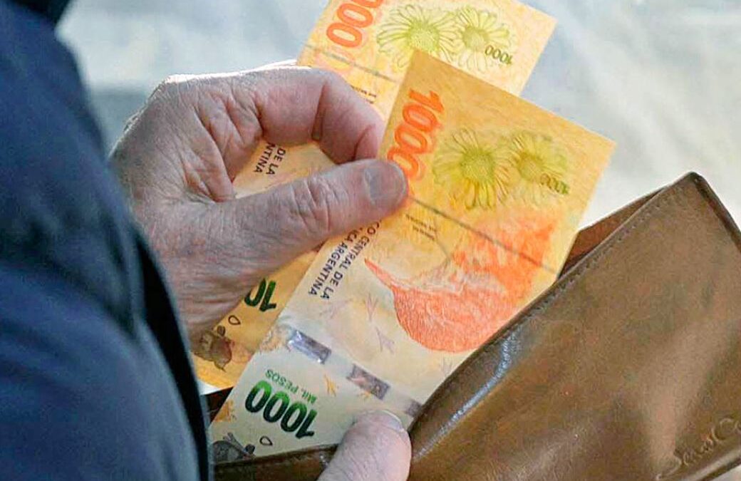 Más golpes al bolsillo: todos los aumentos que llegan en septiembre