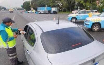 Cuál es el trámite que reemplaza a la tarjeta azul y permite que otra persona conduzca el auto