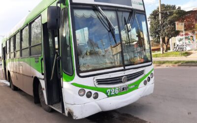 Cuándo el colectivo pierde una  rueda y el chofer evita lo peor