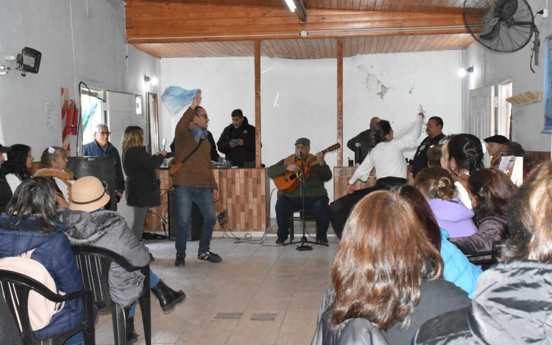 La Peña Itinerante llega a Los Tronquitos