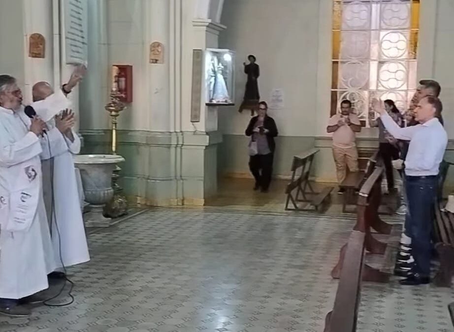 Marcha Peronista en la Iglesia San Juan Bautista