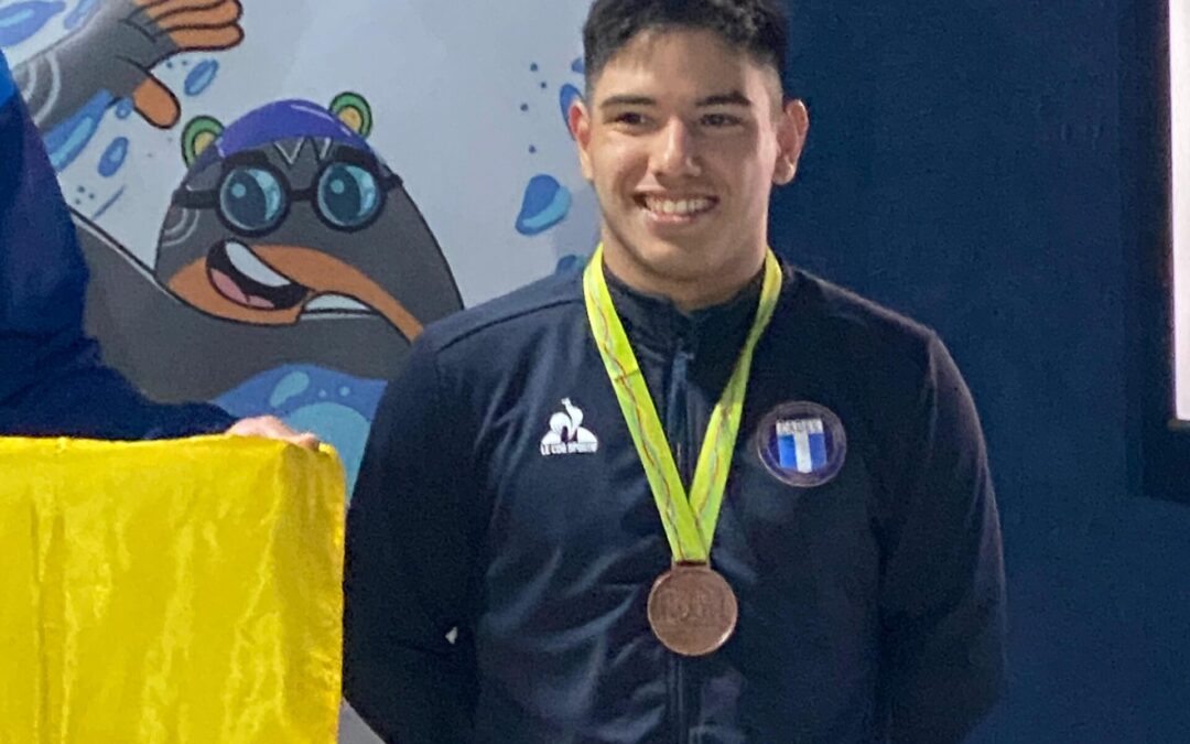 ¡Un varelense, múltiple medallista panamericano de natación!