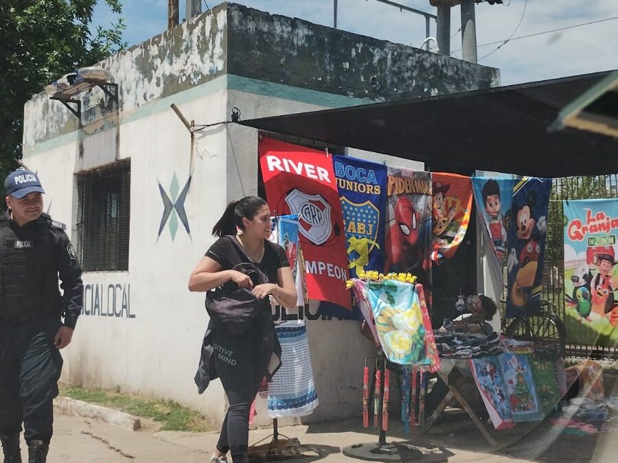 Zeballos: Garita de la Policía “tomada” por los ambulantes