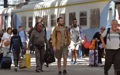 Furor por la venta de pasajes de tren para el verano: colas desde la madrugada y 250 tickets vendidos por minuto