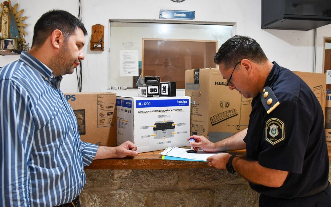 El Municipio entregó insumos tecnológicos a Comisarías del distrito