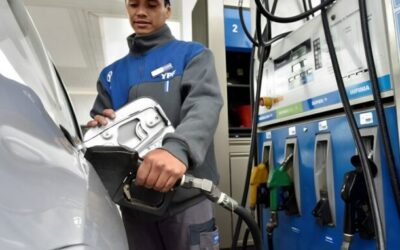 YPF subió sus combustibles un 2% a pesar de que el Gobierno postergó el alza de un impuesto