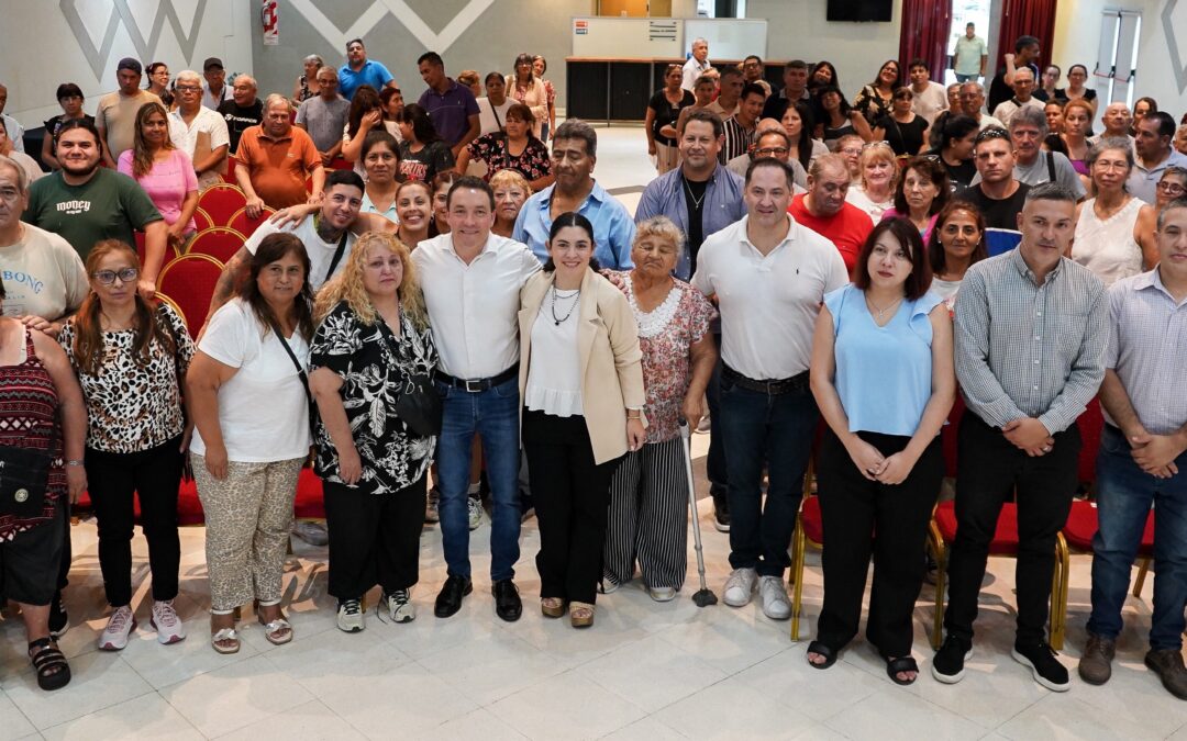 167 familias varelenses recibieron las escrituras de sus hogares