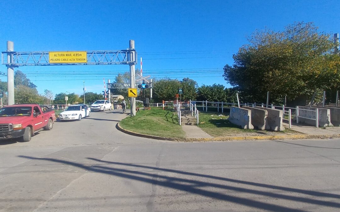Día D en Santa Marta: La justicia ordenó el cierre del paso a nivel de la Av. Quinquela Martín y 819