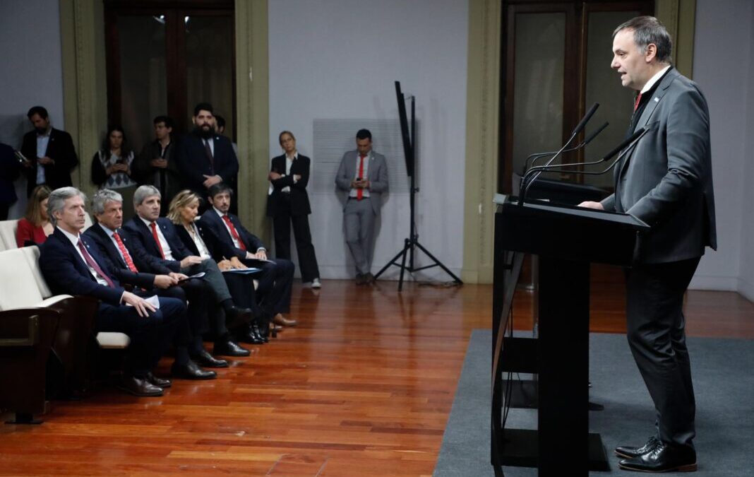 El Gobierno anunció un plan más moderado del esperado  para blanquear dólares: el detalle de todas las medidas