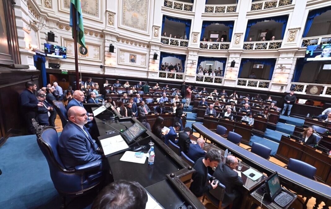 La Legislatura bonaerense sancionó la ley para modificar los plazos y dejó listo el calendario electoral