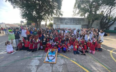 Unidad Penal 23: elaboraron en un telar un Escudo Nacional para la Escuela 20