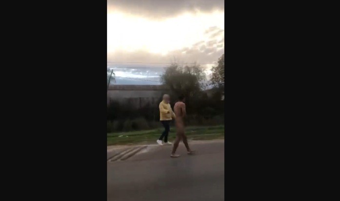 Berazategui: un grupo de vecinos capturó a un ladrón y lo hizo volver a su casa desnudo