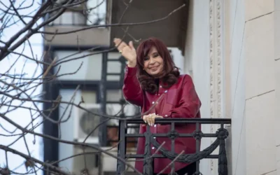 «Parece joda»: Cristina Kirchner pidió una aclaratoria para saber si puede salir al balcón a saludar