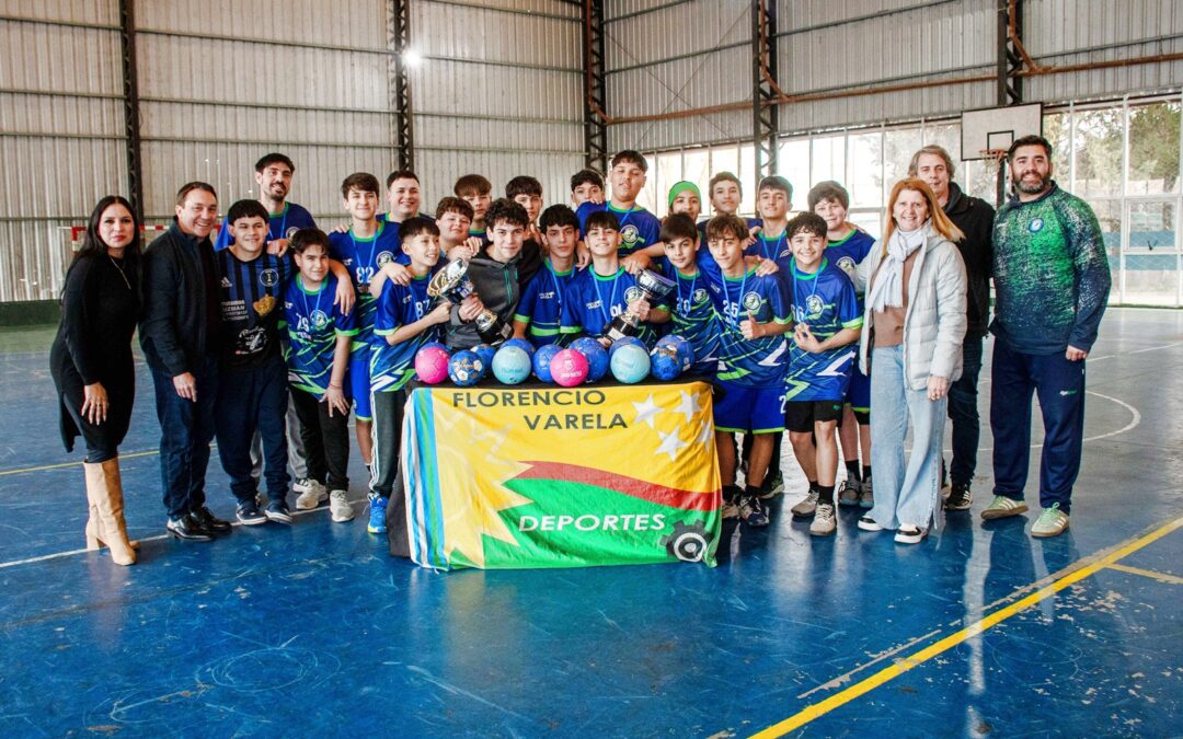 Premiación a los bicampeones del  Torneo Metropolitano de handball
