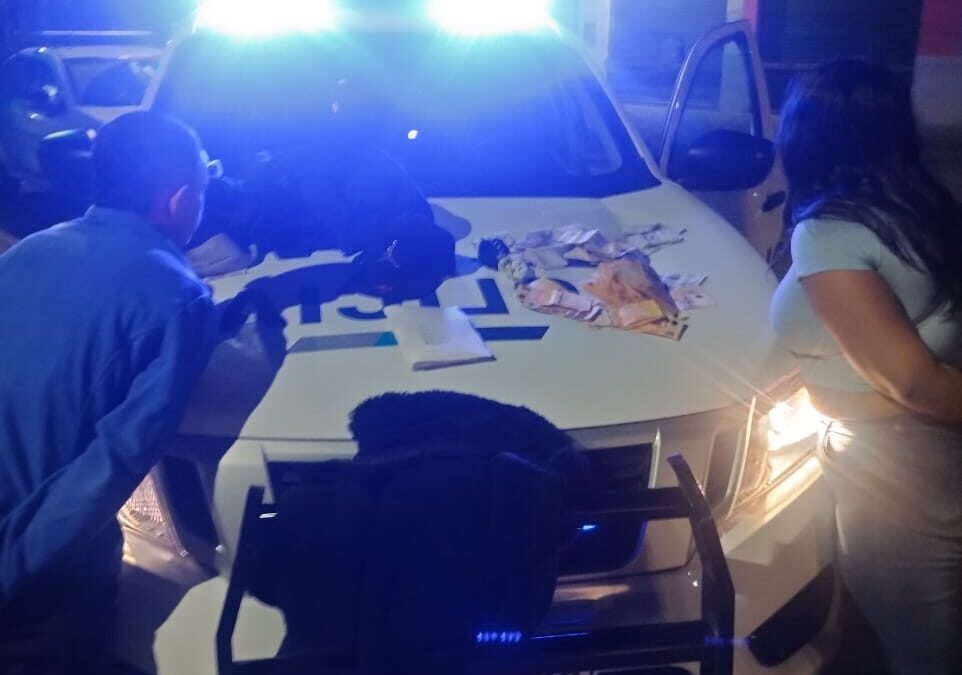 Zeballos: Cayeron en la parada de  colectivos con la bolsa de cocaína