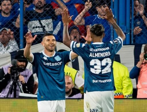 Racing le ganó a Vélez por 1-0 en la ida de  los cuartos de final de la Copa Libertadores