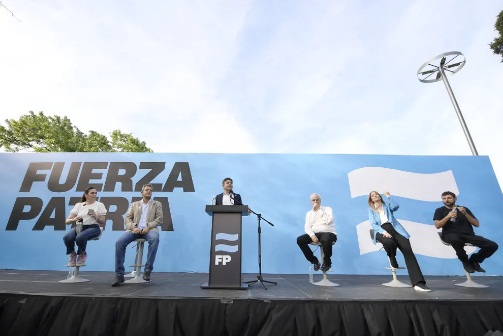 Axel Kicillof encabezó el cierre de campaña de Fuerza Patria: «El JP Morgan tomó el ministerio de Economía»