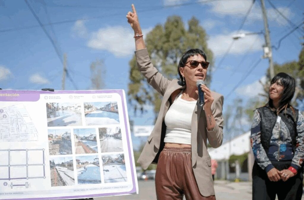 El sueño trunco de la gobernación: Mayra Mendoza  no encuentra apoyo interno para reemplazar a Kicillof