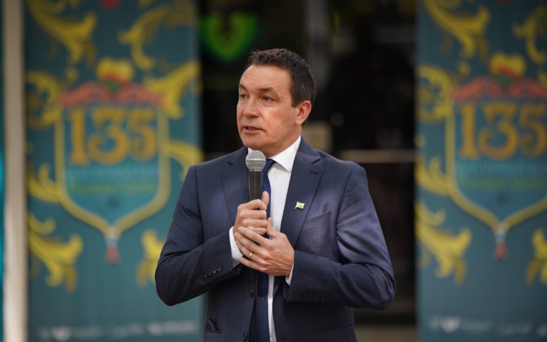 Andrés Watson aumenta la Asignación por Ayuda Escolar Anual
