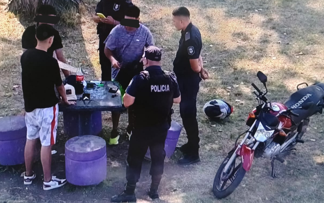 Caen los que consumen droga en la vía pública y  los que roban en comercios del centro varelense