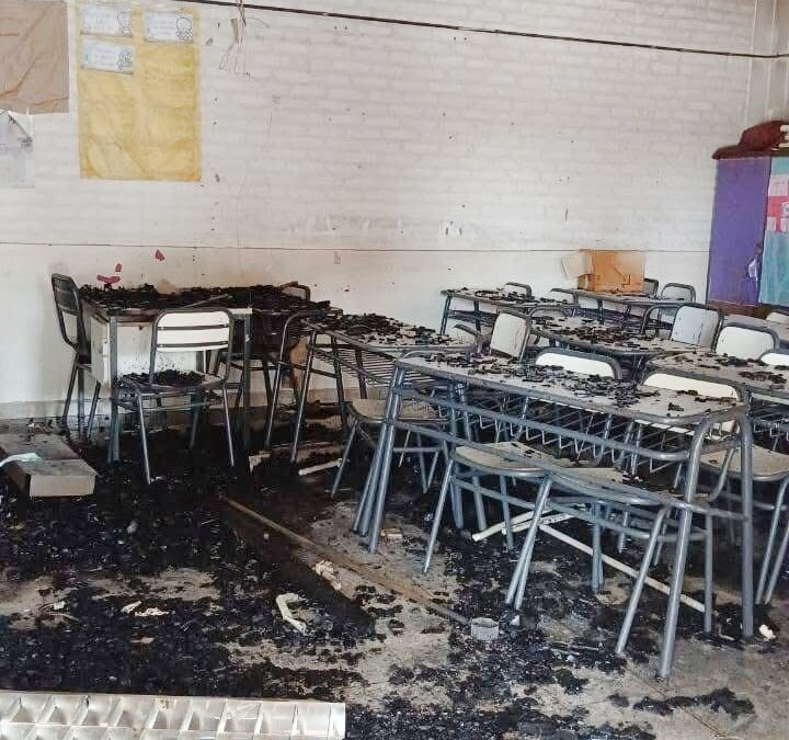 Otra Escuela Incendiada: Turno para La Primaria   54 del barrio Chacabuco
