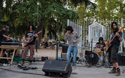 Rock & roll varelense en la Plaza Central