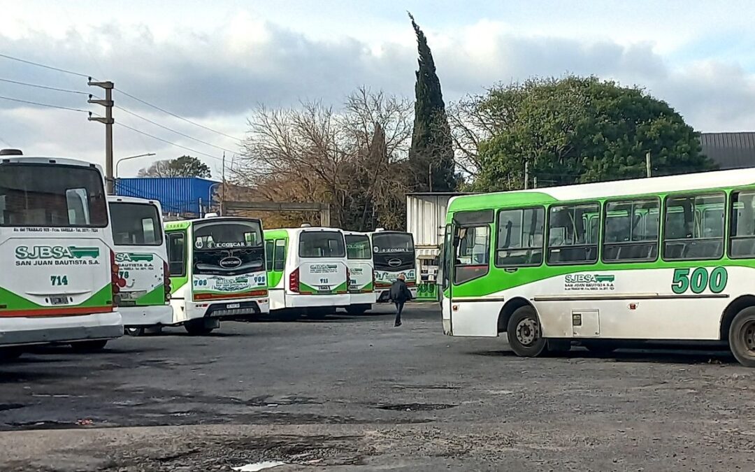Cruce entre el Municipio y choferes de la empresa San Juan Bautista, con una amenaza de por medio