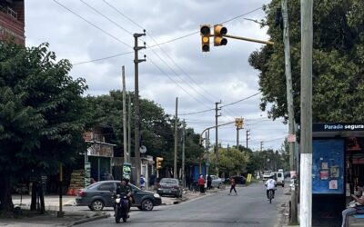 Bienvenido el traspaso de las líneas de colectivos pero  la avenida Hudson con tantos micros no se puede cruzar